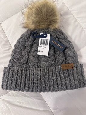 Pendleton Women’s Cable Knit Pom Beanie - Grey